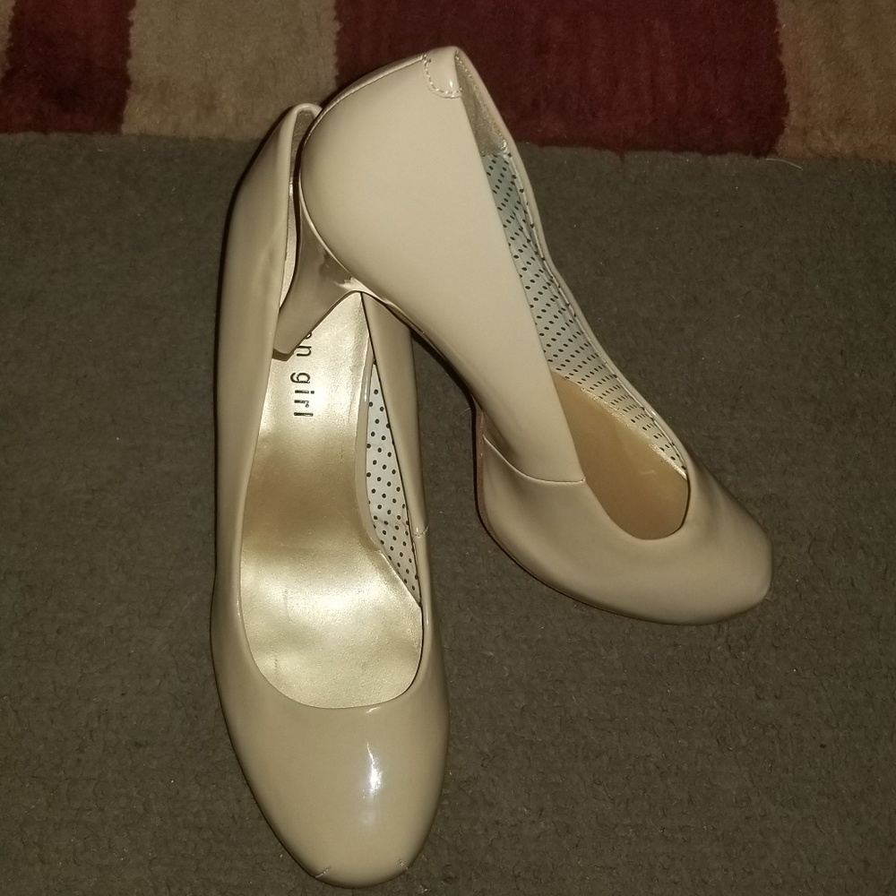 Madden girl heels NWOT 8 1/2